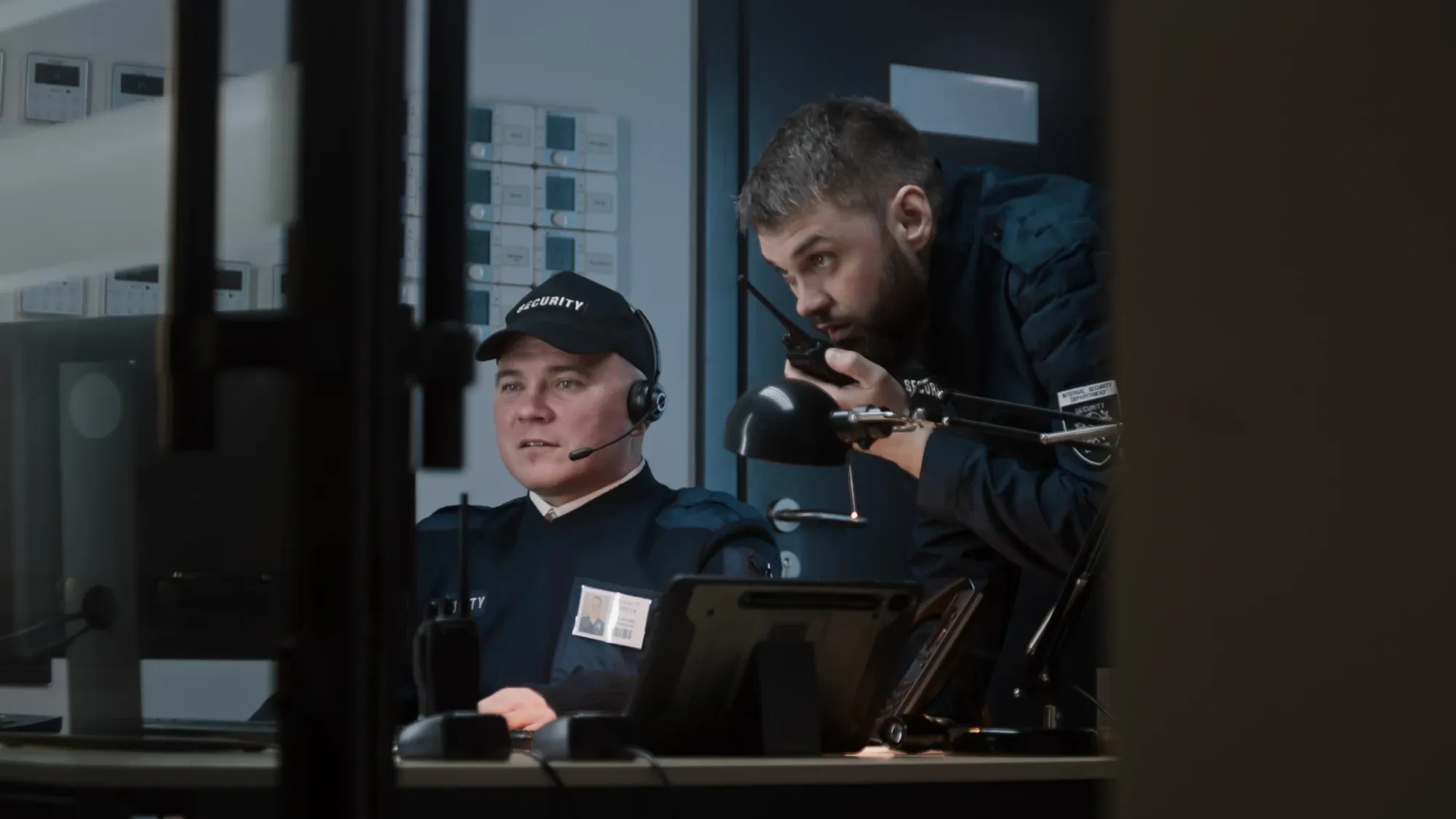 How to Choose Two-Way Communication Devices for Security Officers